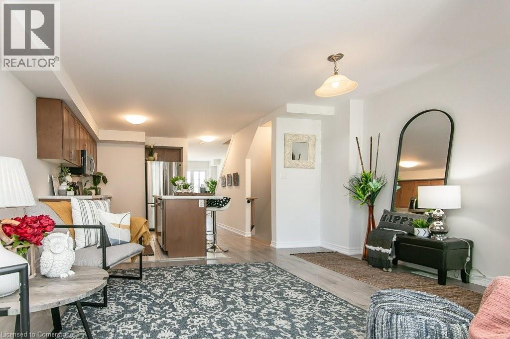 Living room with wood finished floors and baseboards - 386 Linden Drive, Cambridge, ON - Indoor Photo Showing Living Room