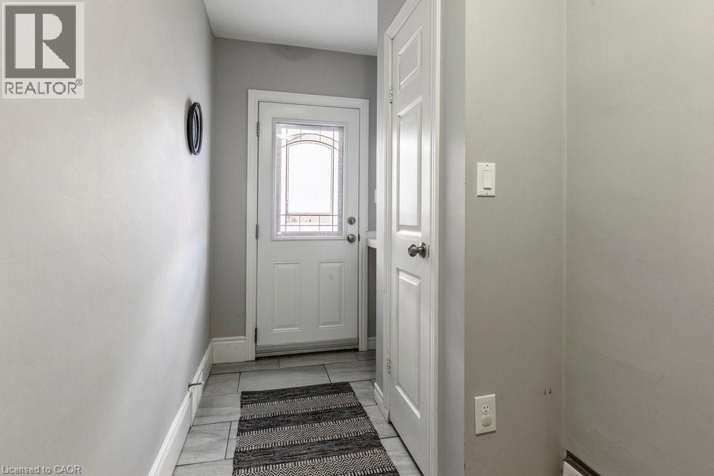 35 Ferrie Street W, Hamilton, ON - Indoor Photo Showing Other Room