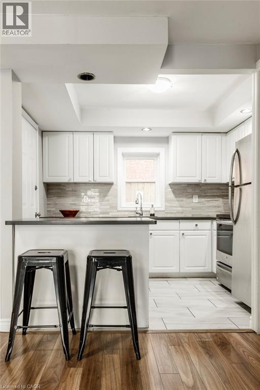 35 Ferrie Street W, Hamilton, ON - Indoor Photo Showing Kitchen With Upgraded Kitchen