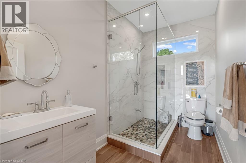 3122 Cedar Springs Road, Burlington, ON - Indoor Photo Showing Bathroom