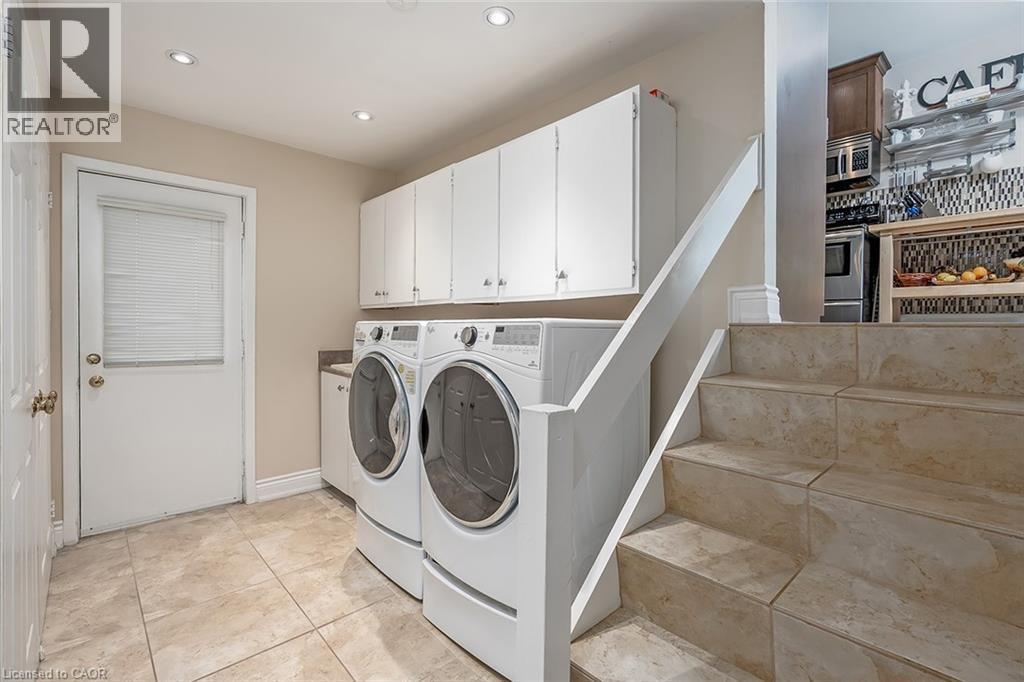 275 Alexander Court, Burlington, ON - Indoor Photo Showing Laundry Room