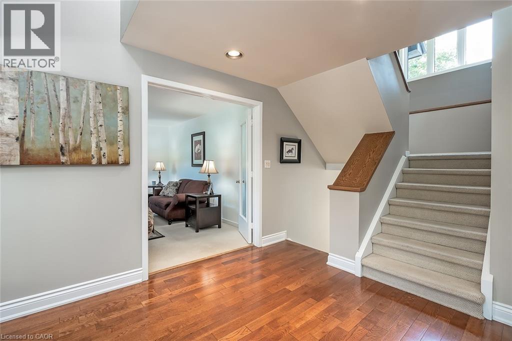 275 Alexander Court, Burlington, ON - Indoor Photo Showing Other Room