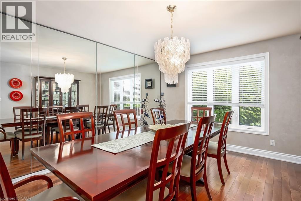 275 Alexander Court, Burlington, ON - Indoor Photo Showing Dining Room