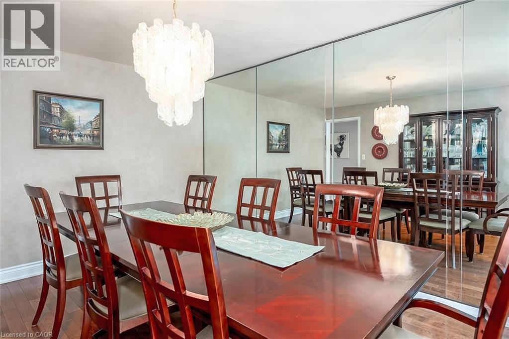 275 Alexander Court, Burlington, ON - Indoor Photo Showing Dining Room