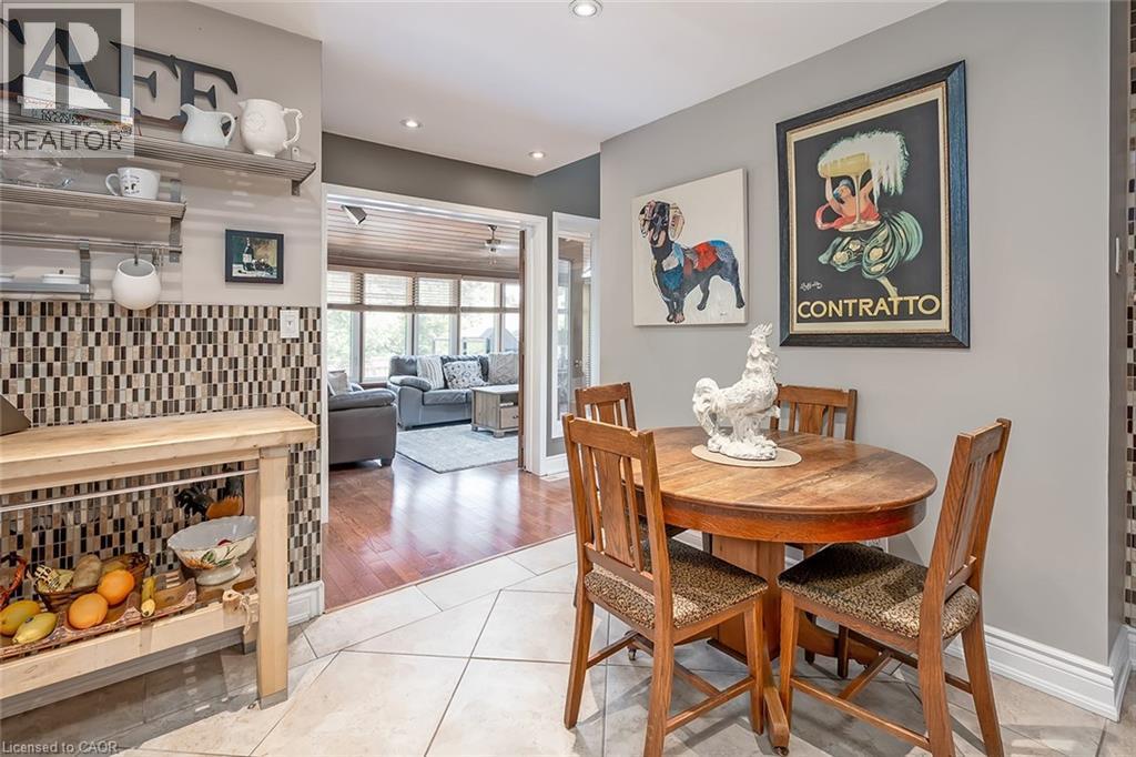 275 Alexander Court, Burlington, ON - Indoor Photo Showing Dining Room