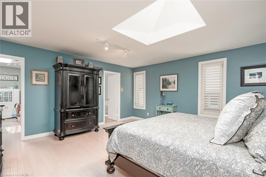275 Alexander Court, Burlington, ON - Indoor Photo Showing Bedroom