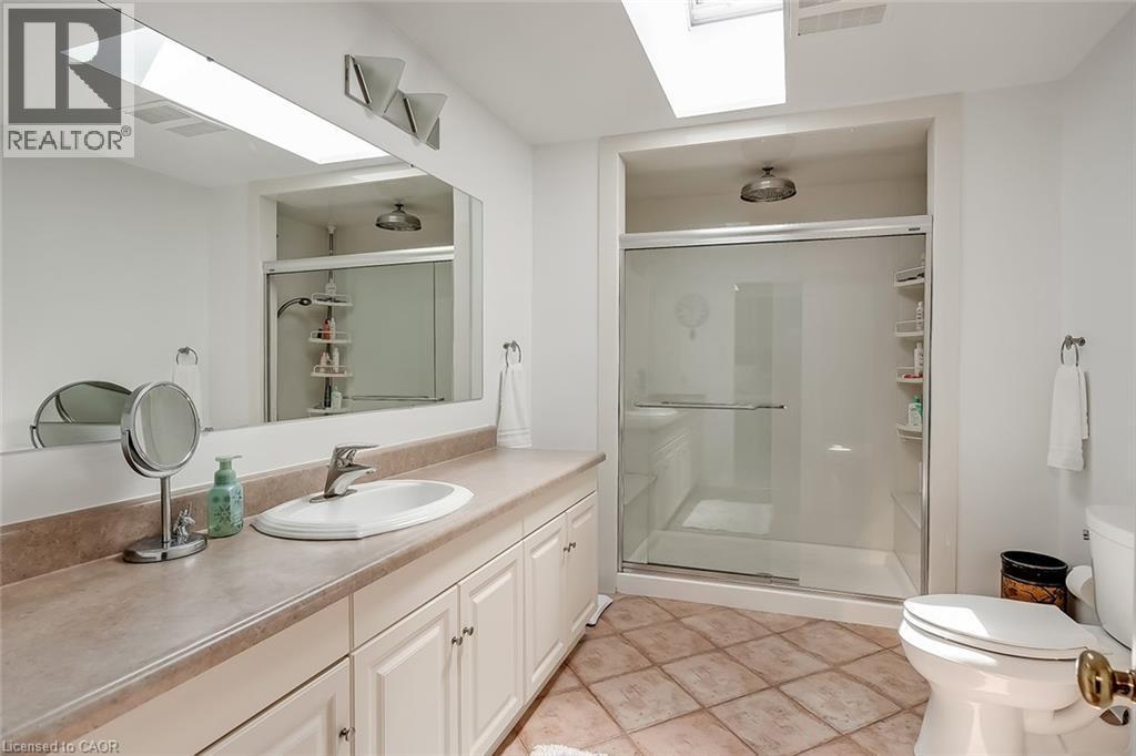 275 Alexander Court, Burlington, ON - Indoor Photo Showing Bathroom