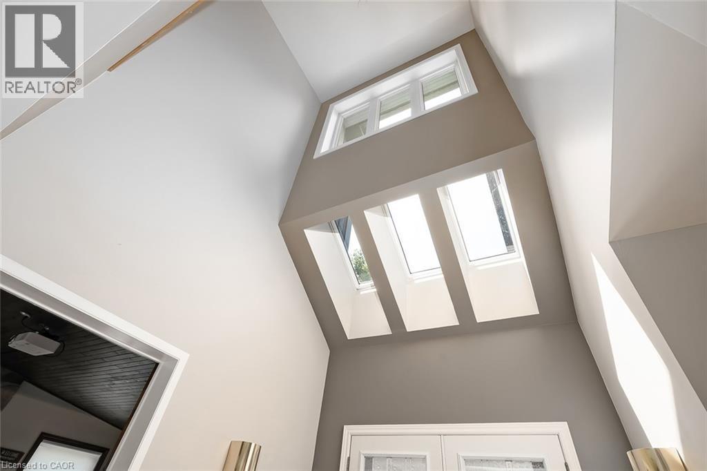 275 Alexander Court, Burlington, ON - Indoor Photo Showing Other Room