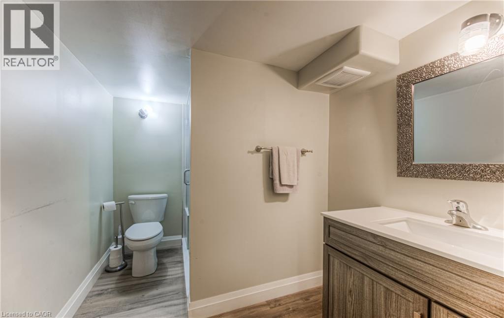 81 Fifth Avenue, Kitchener, ON - Indoor Photo Showing Bathroom