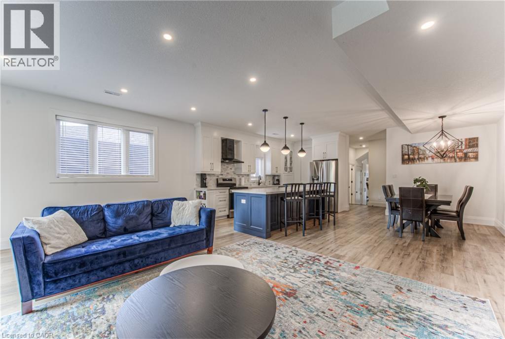 81 Fifth Avenue, Kitchener, ON - Indoor Photo Showing Living Room