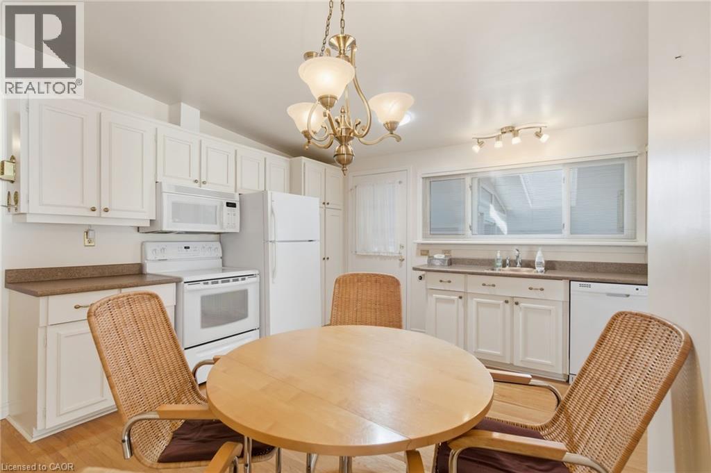 106 Fielding Crescent, Hamilton, ON - Indoor Photo Showing Dining Room