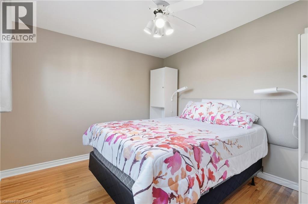 106 Fielding Crescent, Hamilton, ON - Indoor Photo Showing Bedroom