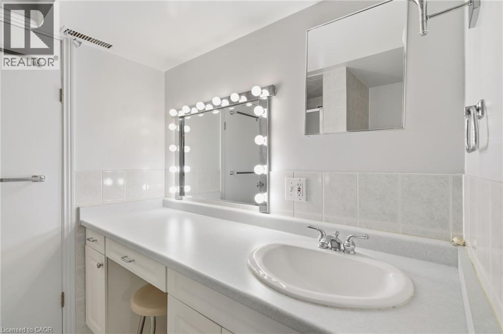 106 Fielding Crescent, Hamilton, ON - Indoor Photo Showing Bathroom