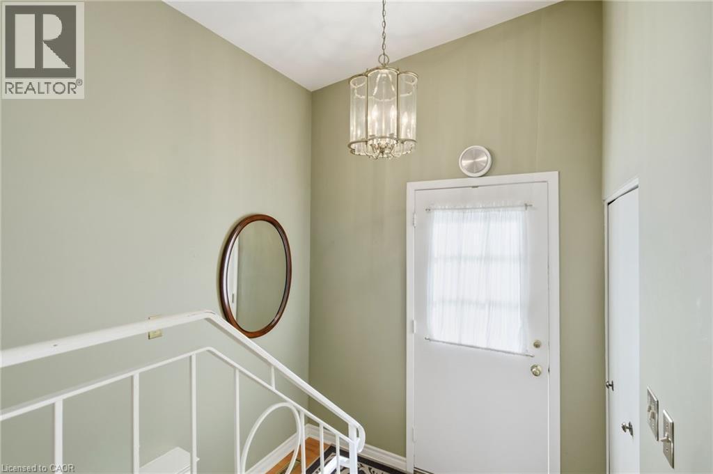 106 Fielding Crescent, Hamilton, ON - Indoor Photo Showing Other Room