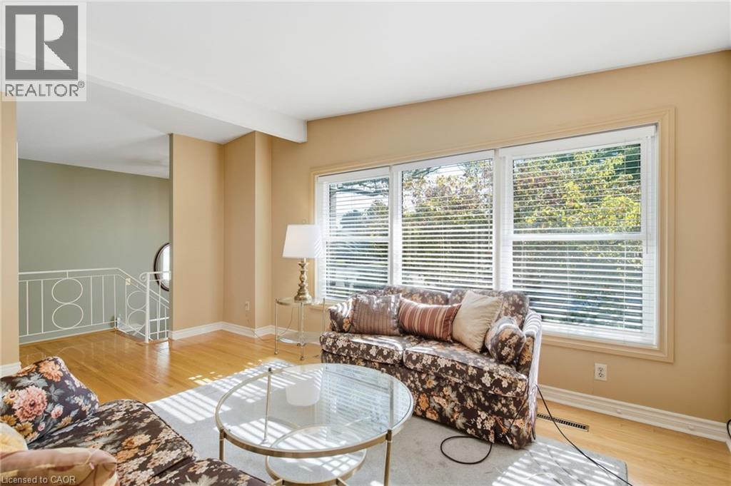 106 Fielding Crescent, Hamilton, ON - Indoor Photo Showing Living Room
