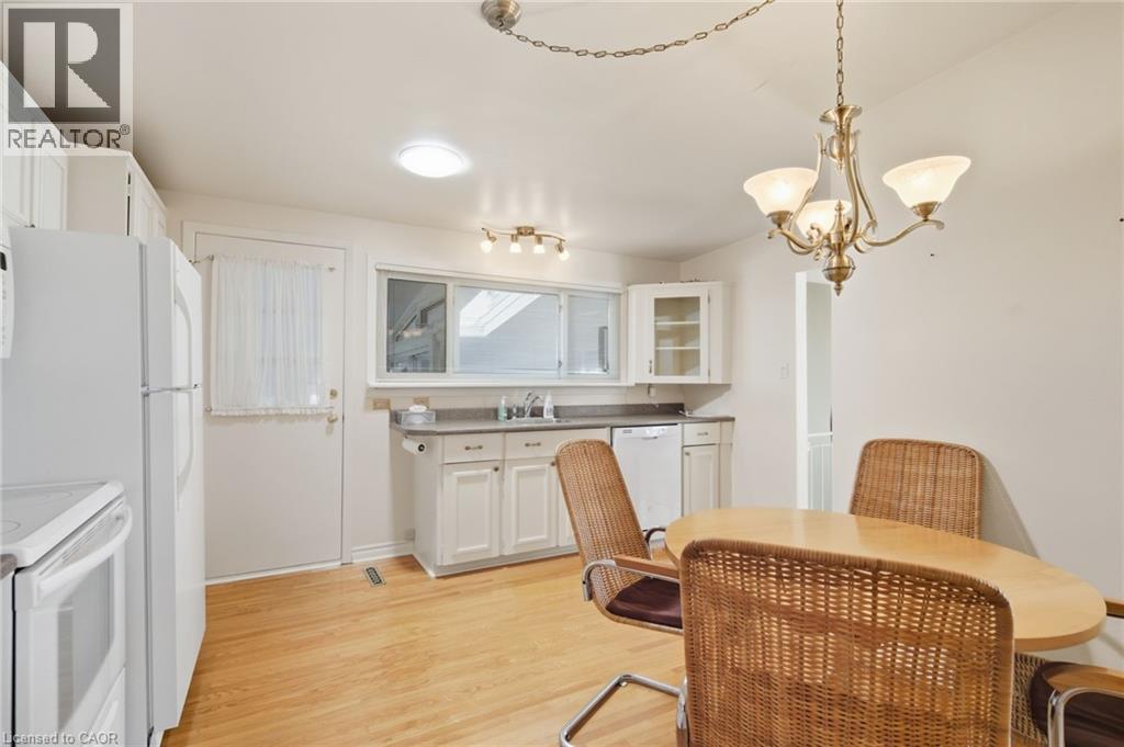 106 Fielding Crescent, Hamilton, ON - Indoor Photo Showing Dining Room