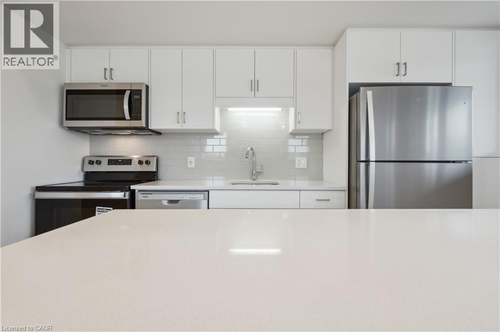15 Stauffer Woods Trail Unit# B6, Kitchener, ON - Indoor Photo Showing Kitchen With Upgraded Kitchen