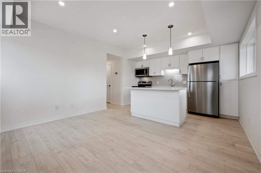 15 Stauffer Woods Trail Unit# B6, Kitchener, ON - Indoor Photo Showing Kitchen