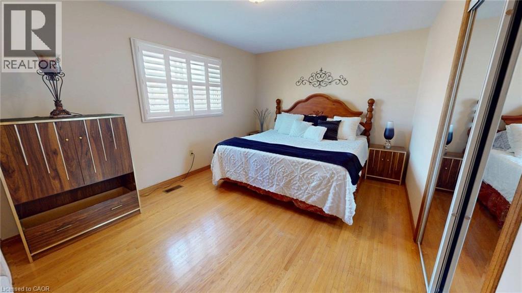 140 Donn Avenue, Hamilton, ON - Indoor Photo Showing Bedroom