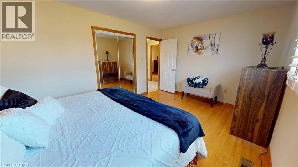 140 Donn Avenue, Hamilton, ON - Indoor Photo Showing Bedroom