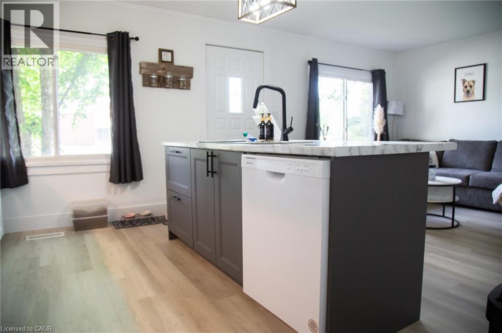 948 Mcdowell Road E, Simcoe, ON - Indoor Photo Showing Kitchen