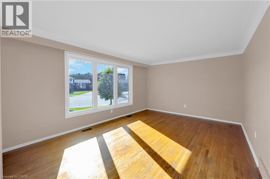 112 Purdy Crescent, Hamilton, ON - Indoor Photo Showing Other Room