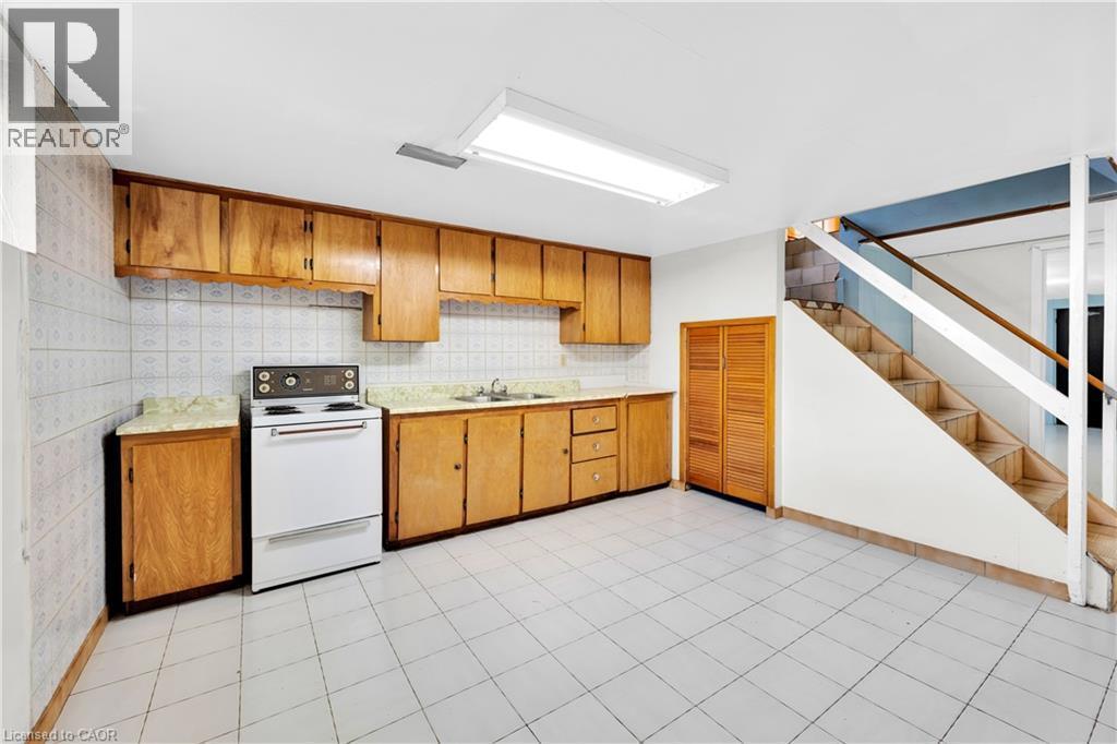 112 Purdy Crescent, Hamilton, ON - Indoor Photo Showing Kitchen With Double Sink