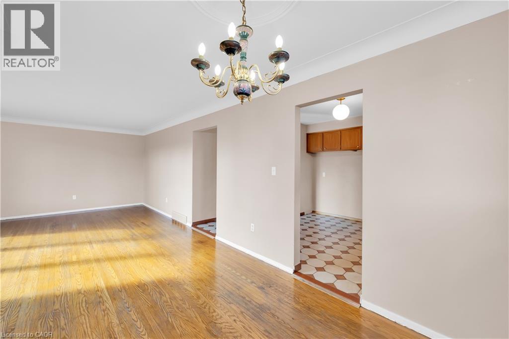 112 Purdy Crescent, Hamilton, ON - Indoor Photo Showing Other Room