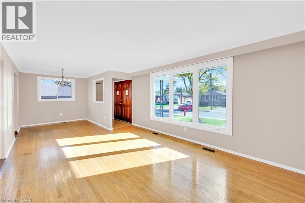 112 Purdy Crescent, Hamilton, ON - Indoor Photo Showing Other Room