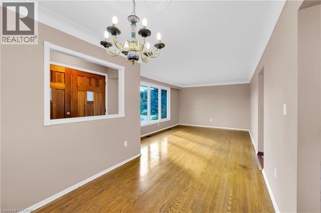 112 Purdy Crescent, Hamilton, ON - Indoor Photo Showing Other Room