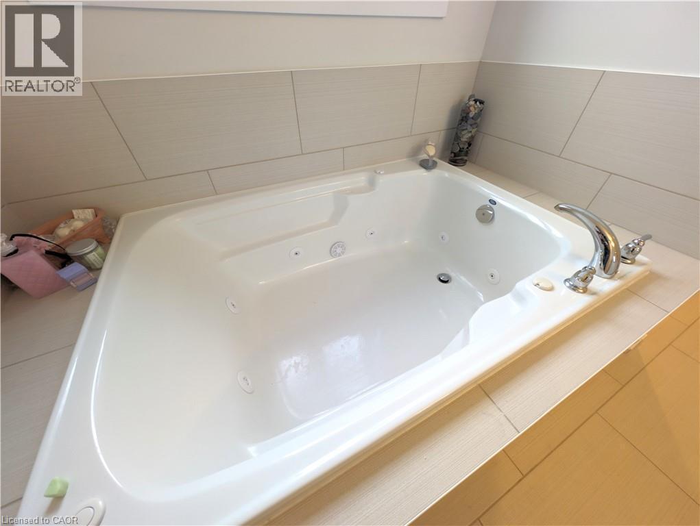 37 Mull Avenue, Caledonia, ON - Indoor Photo Showing Bathroom