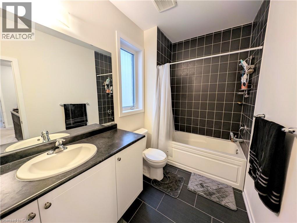 37 Mull Avenue, Caledonia, ON - Indoor Photo Showing Bathroom
