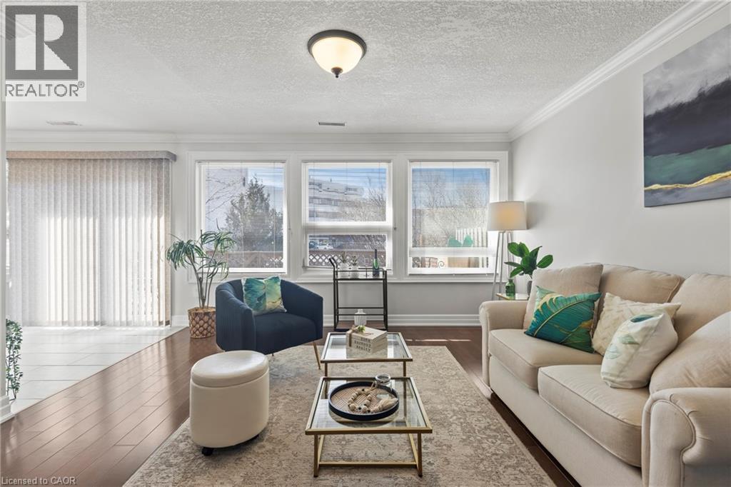 12 Nolan Trail, Hamilton, ON - Indoor Photo Showing Living Room