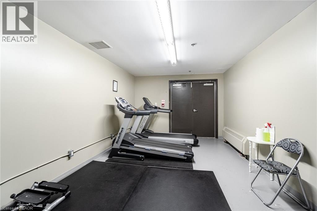 Exercise room with a wall mounted air conditioner - 5317 Upper Middle Road Unit# 112, Burlington, ON - Indoor Photo Showing Gym Room