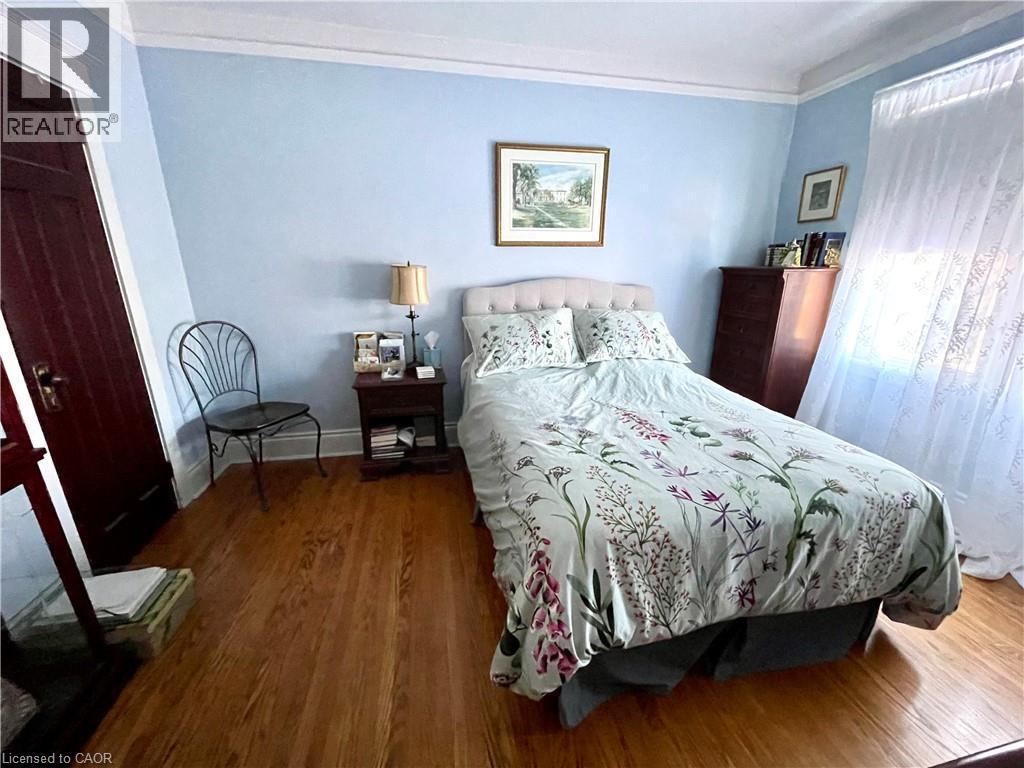 25 Fairmount Avenue, Hamilton, ON - Indoor Photo Showing Bedroom