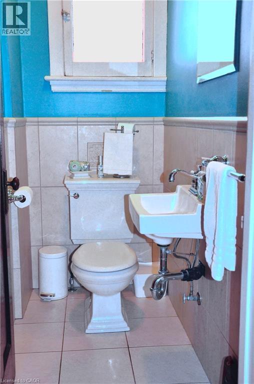25 Fairmount Avenue, Hamilton, ON - Indoor Photo Showing Bathroom