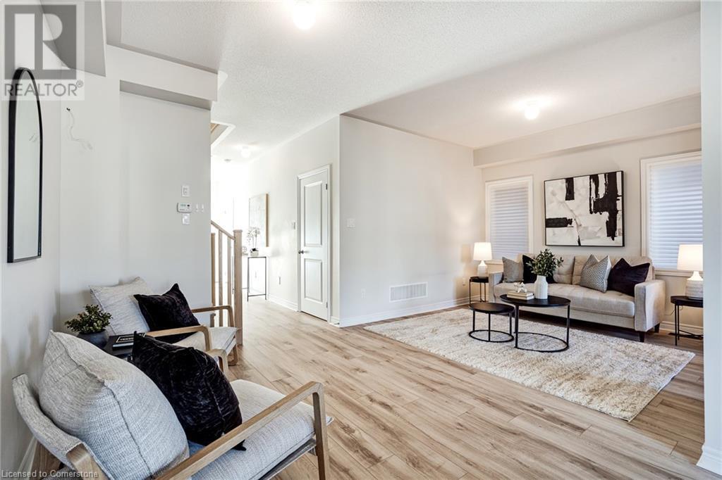26 Bentgrass Drive, Welland, ON - Indoor Photo Showing Living Room