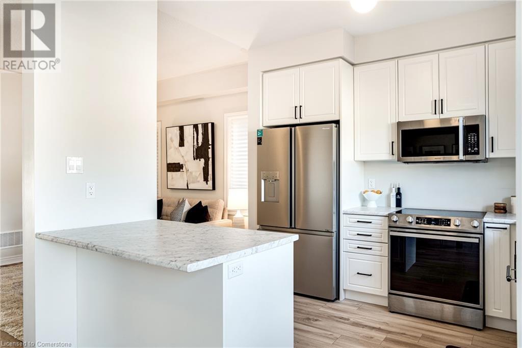 26 Bentgrass Drive, Welland, ON - Indoor Photo Showing Kitchen With Upgraded Kitchen