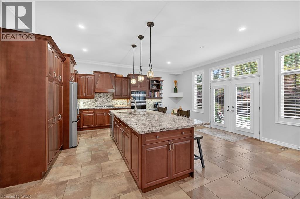 248 Cloverleaf Drive, Ancaster, ON - Indoor Photo Showing Kitchen With Upgraded Kitchen