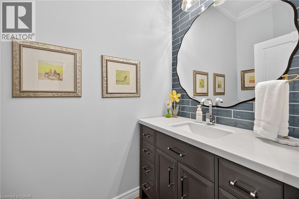 248 Cloverleaf Drive, Ancaster, ON - Indoor Photo Showing Bathroom