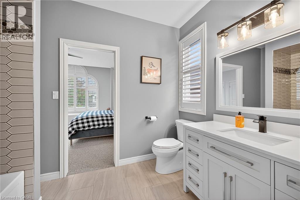 248 Cloverleaf Drive, Ancaster, ON - Indoor Photo Showing Bathroom
