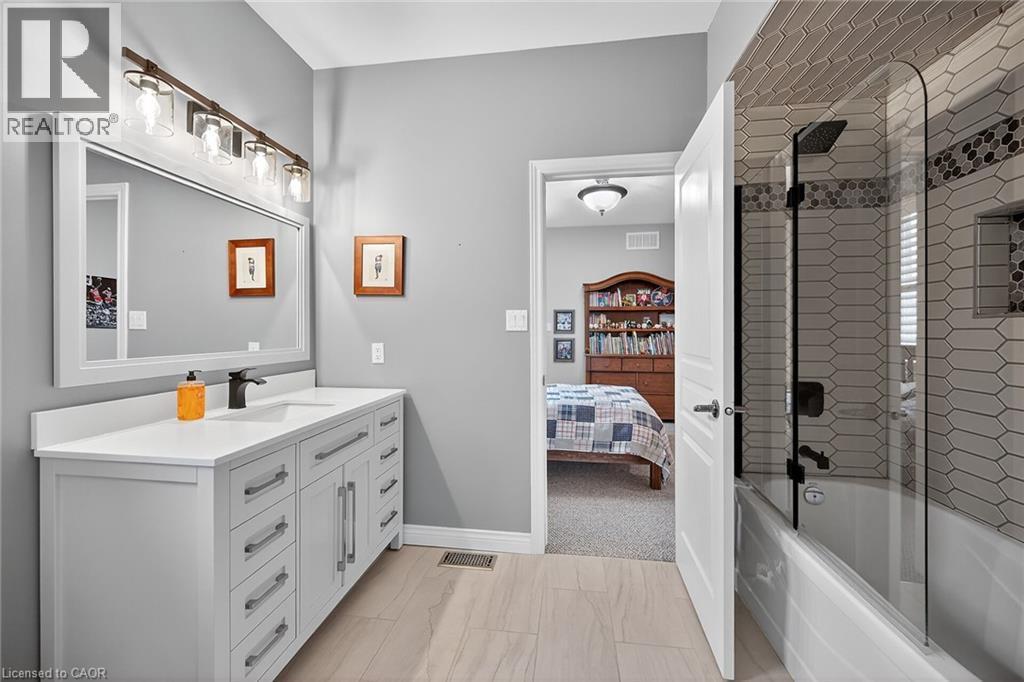 248 Cloverleaf Drive, Ancaster, ON - Indoor Photo Showing Bathroom
