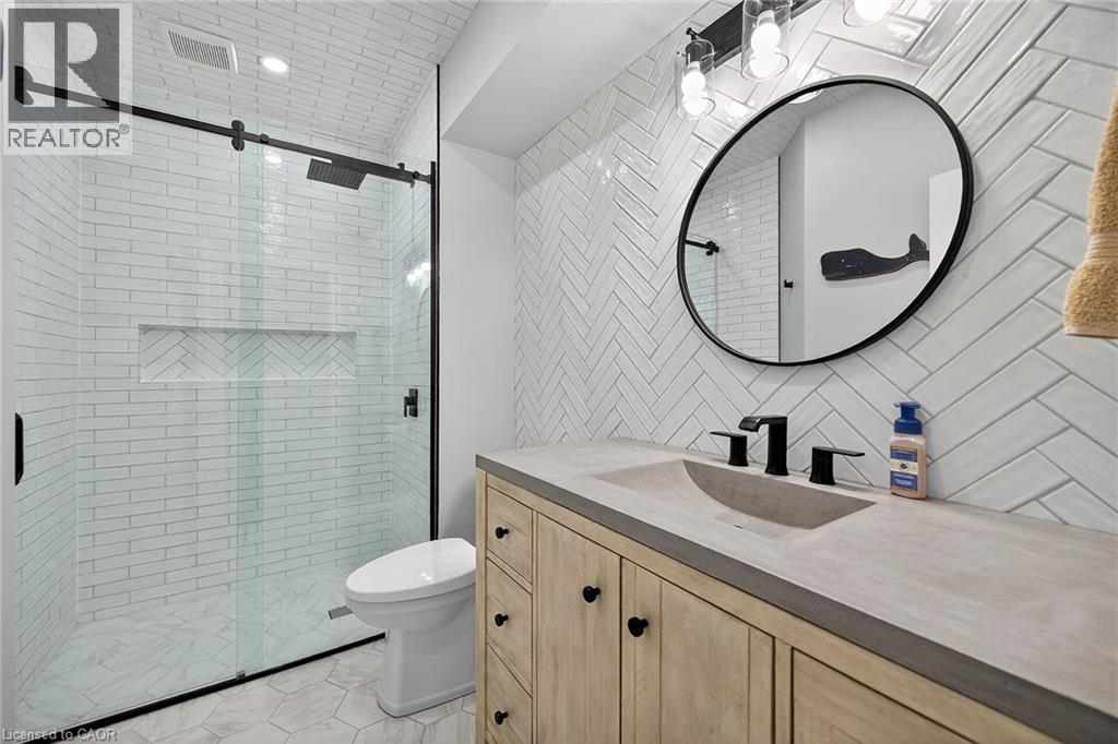 248 Cloverleaf Drive, Ancaster, ON - Indoor Photo Showing Bathroom