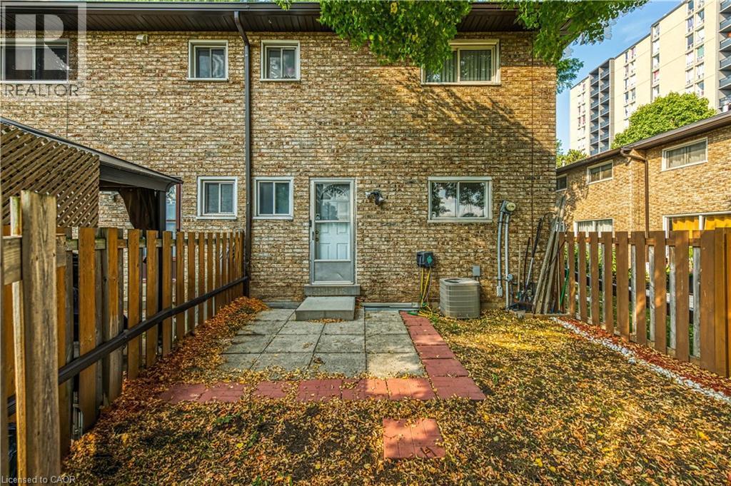 18 Riverdale Drive, Hamilton, ON - Outdoor