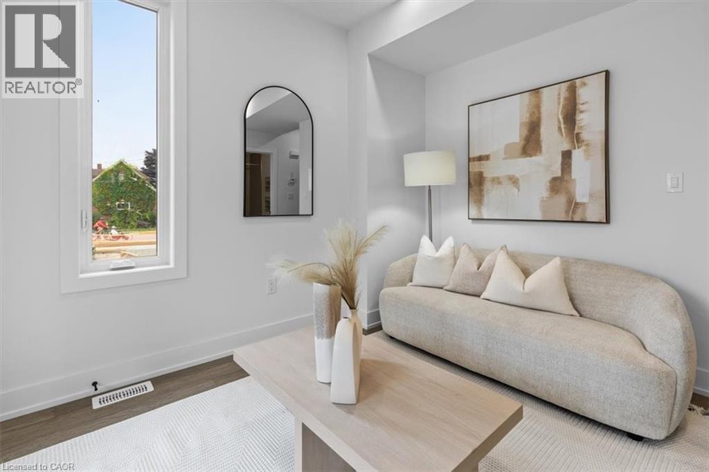 99 Roger Street Unit# 45, Waterloo, ON - Indoor Photo Showing Living Room