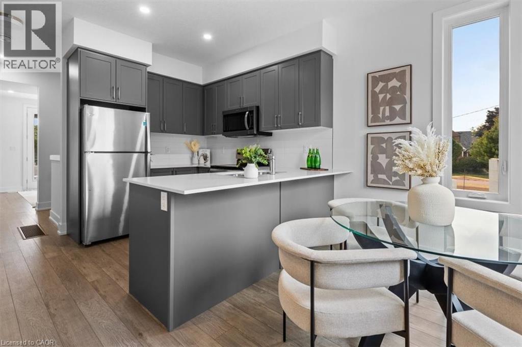 99 Roger Street Unit# 45, Waterloo, ON - Indoor Photo Showing Kitchen With Upgraded Kitchen