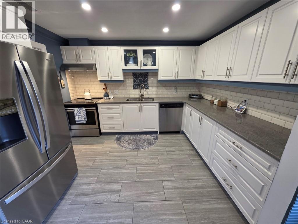 69 Gates Lane, Hamilton, ON - Indoor Photo Showing Kitchen With Double Sink