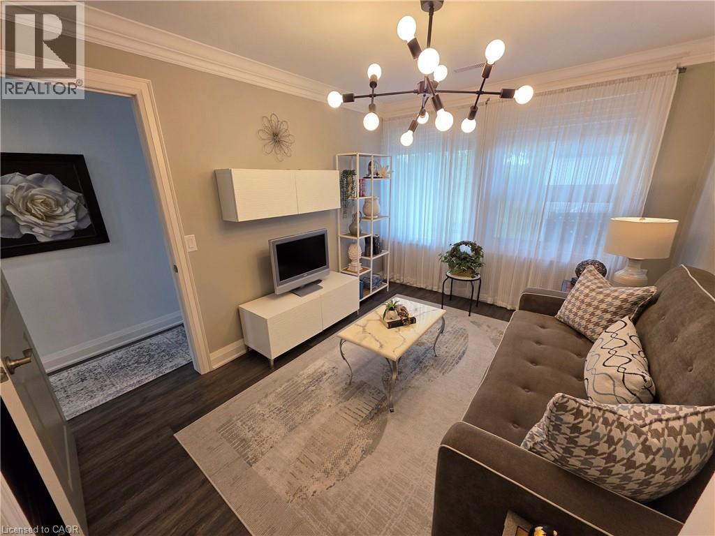 69 Gates Lane, Hamilton, ON - Indoor Photo Showing Living Room