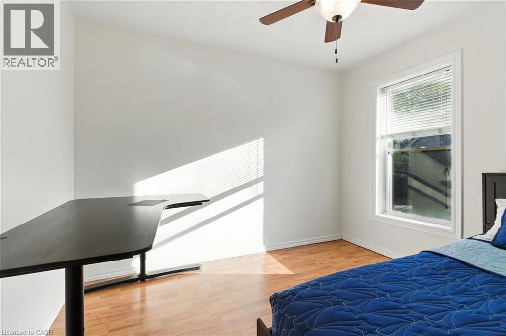 44 Holton Avenue N, Hamilton, ON - Indoor Photo Showing Bedroom