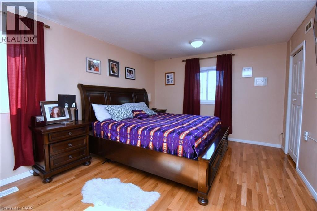 53 Seventh Avenue, Brantford, ON - Indoor Photo Showing Bedroom